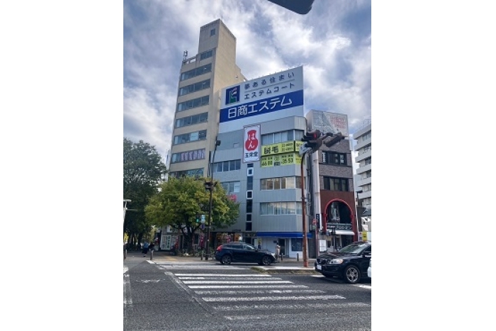 【大須4丁目】交差点角地で視認性抜群！